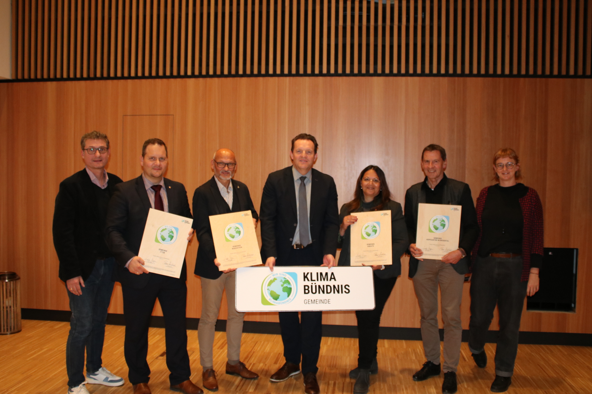 Die BürgermeisterInnen von Angath, Itter, Hopfgarten und Mariastein mit dem Klimabündnis Team.