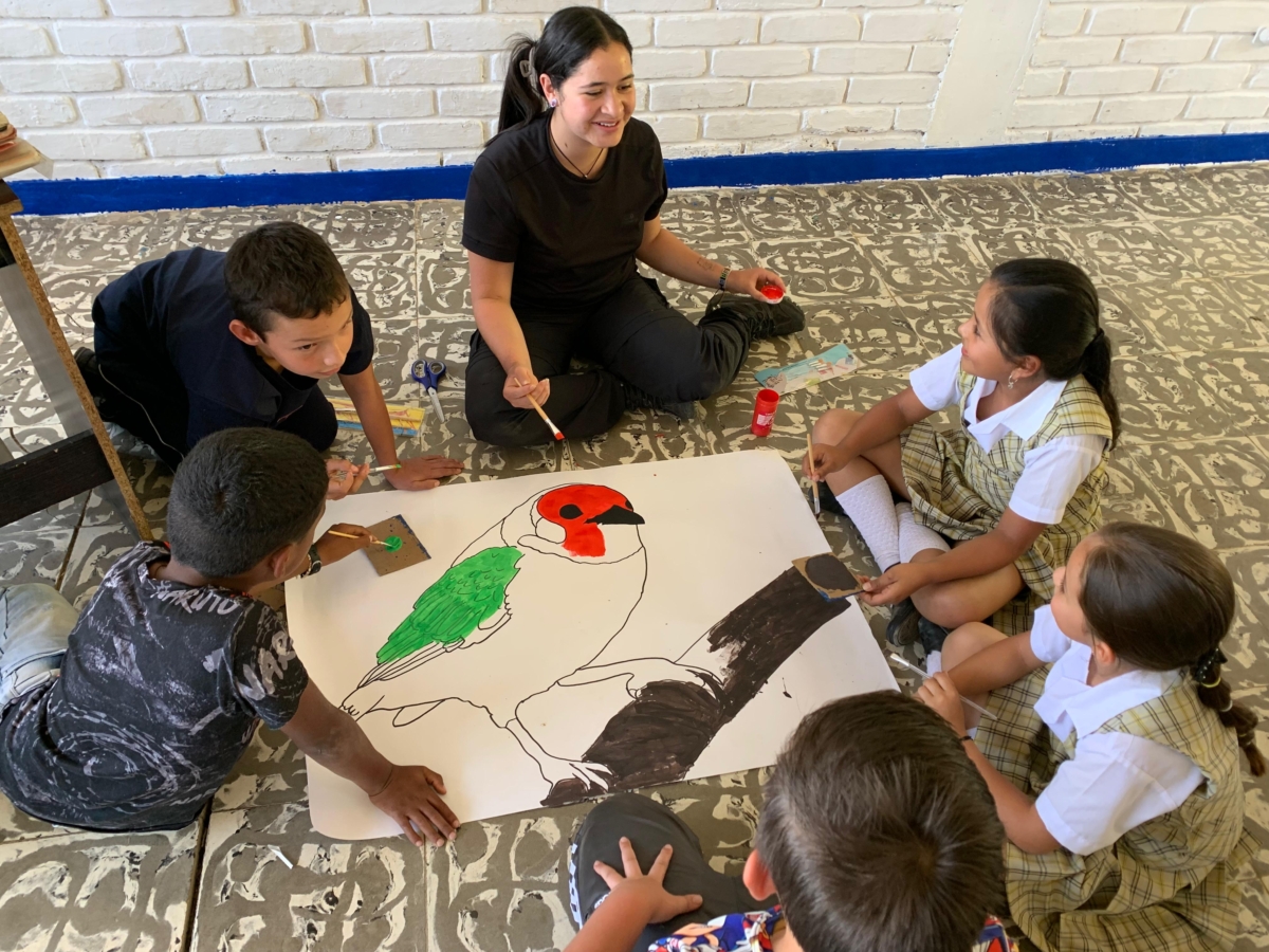 Jugendgruppe Águilas Crestadas auf Bildungsreise mit Kindern aus ländlichen Schulen