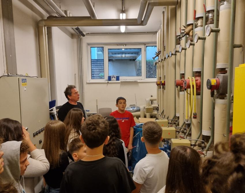 Kinder im Heizraum