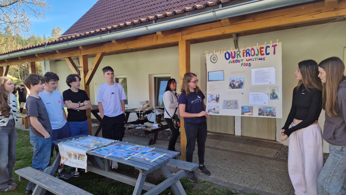 Schüler:innen präsentieren ihre Projekte