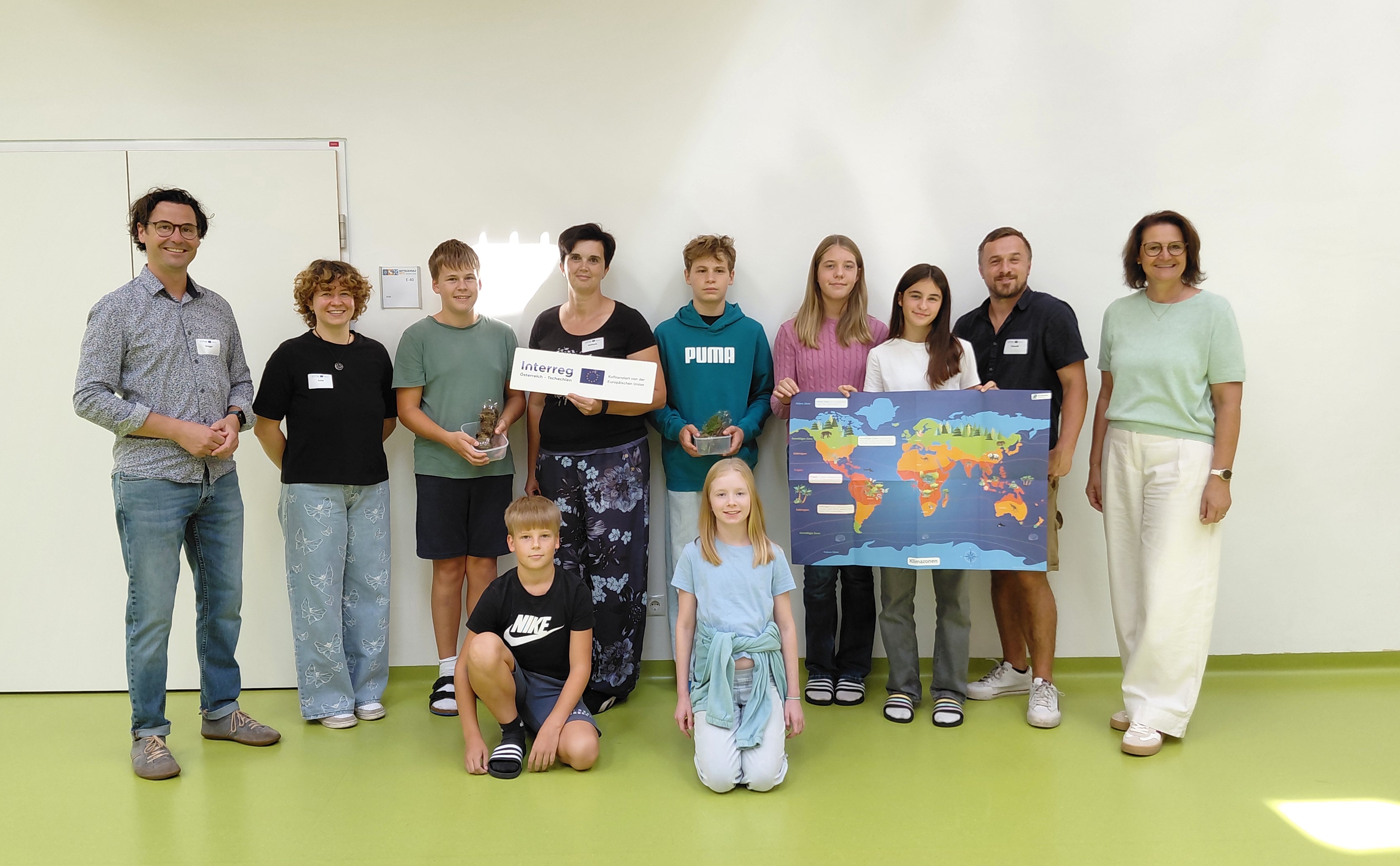 Am Bild v.l. Gregor Danzinger (KLAR! Retzer Land), Anna Weber (Klimabündnis NÖ), Nico Wustinger, Michaela Hemzová (MAS Tresko), Anton Hebenstreit, Jasmin Vorwalder, Valerie Prügelhof, Zdeněk Bohutínský (Energieagentur Vysocina)